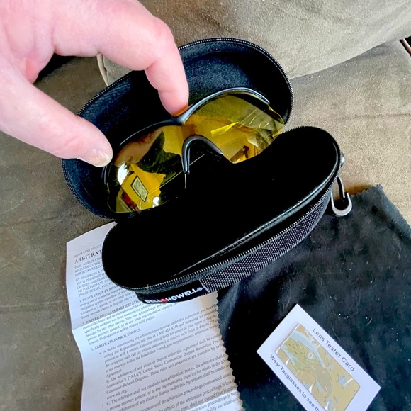 Sunglasse - Picture 1 of 9